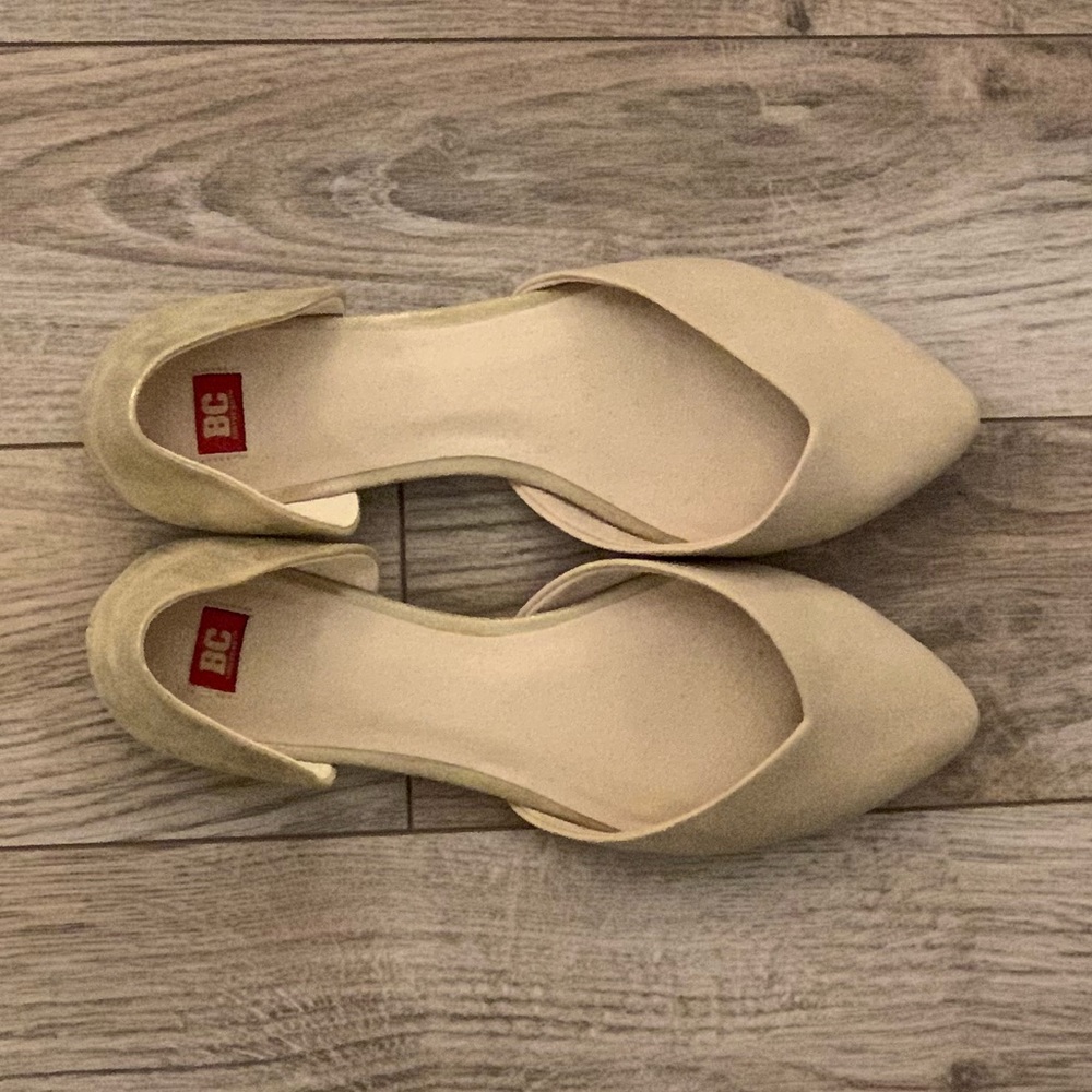 NWOT BC Footwear tan flats with gold shimmer heel